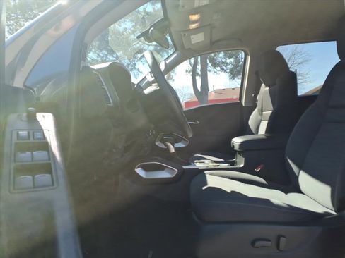 Used 2024 Nissan Frontier SV image 21