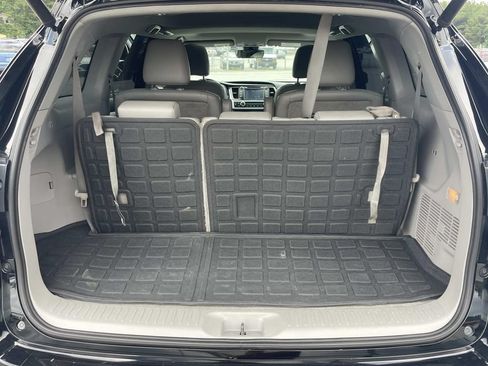 Used 2019 Toyota Highlander XLE FWD image 11