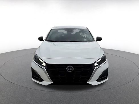 Used 2025 Nissan Altima 2.5 SV FWD image 4