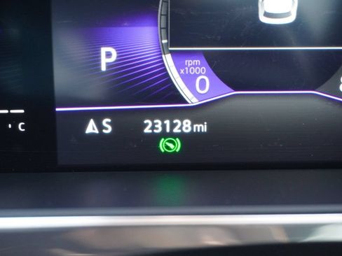 Used 2023 Volkswagen Tiguan SE R-Line FWD image 9