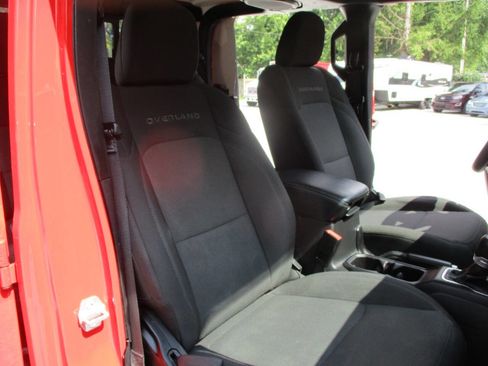 Used 2023 Jeep Gladiator Overland image 25