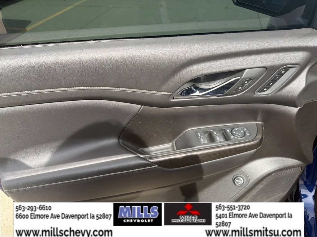 Used 2023 GMC Acadia SLT w/ Preferred Package FWD image 12