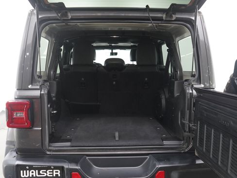 Used 2018 Jeep Wrangler Unlimited Rubicon w/ Dual Top Group image 17