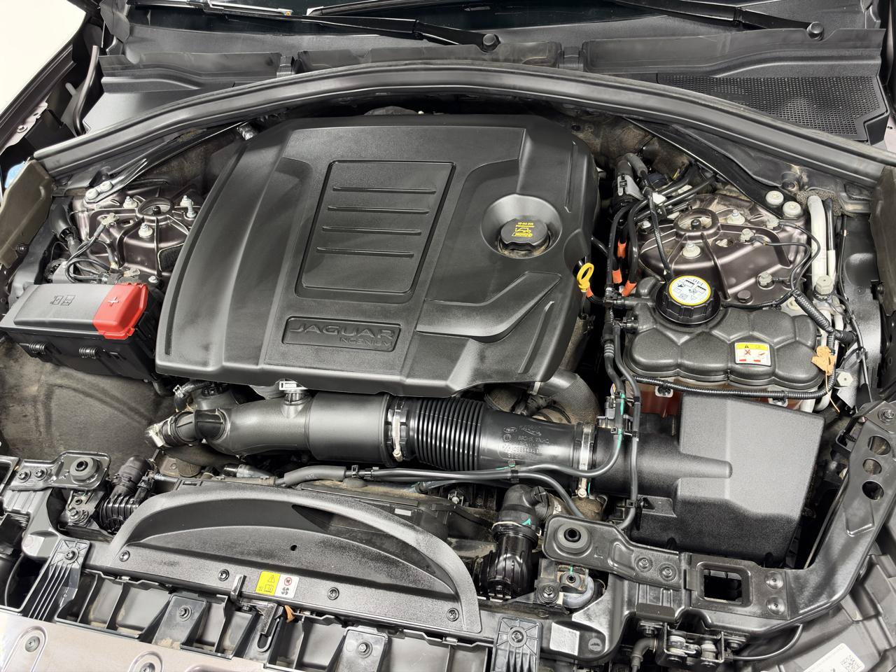 Used 2023 Jaguar F-PACE S AWD/4WD image 32