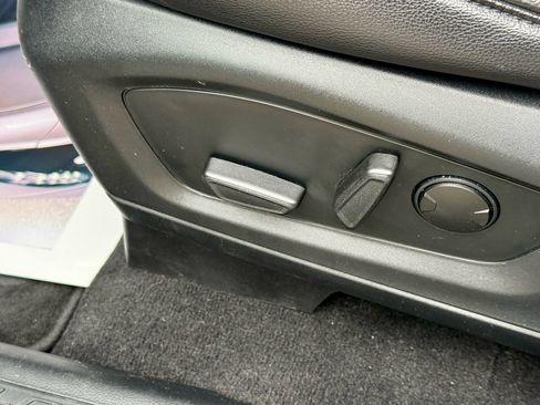 Used 2020 Ford Explorer XLT w/ Equipment Group 202A image 30