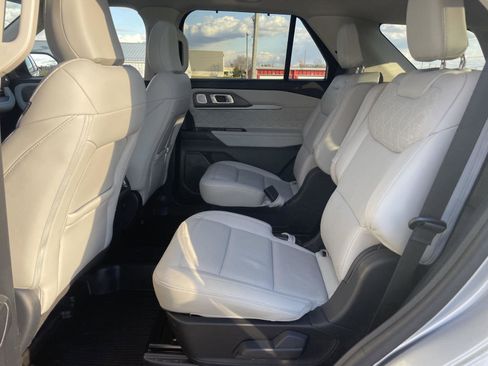 Used 2025 Ford Explorer Platinum w/ LUX Leather Package image 28