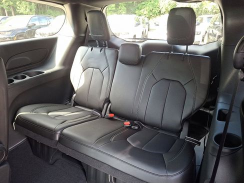 New 2026 Chrysler Pacifica Select image 7