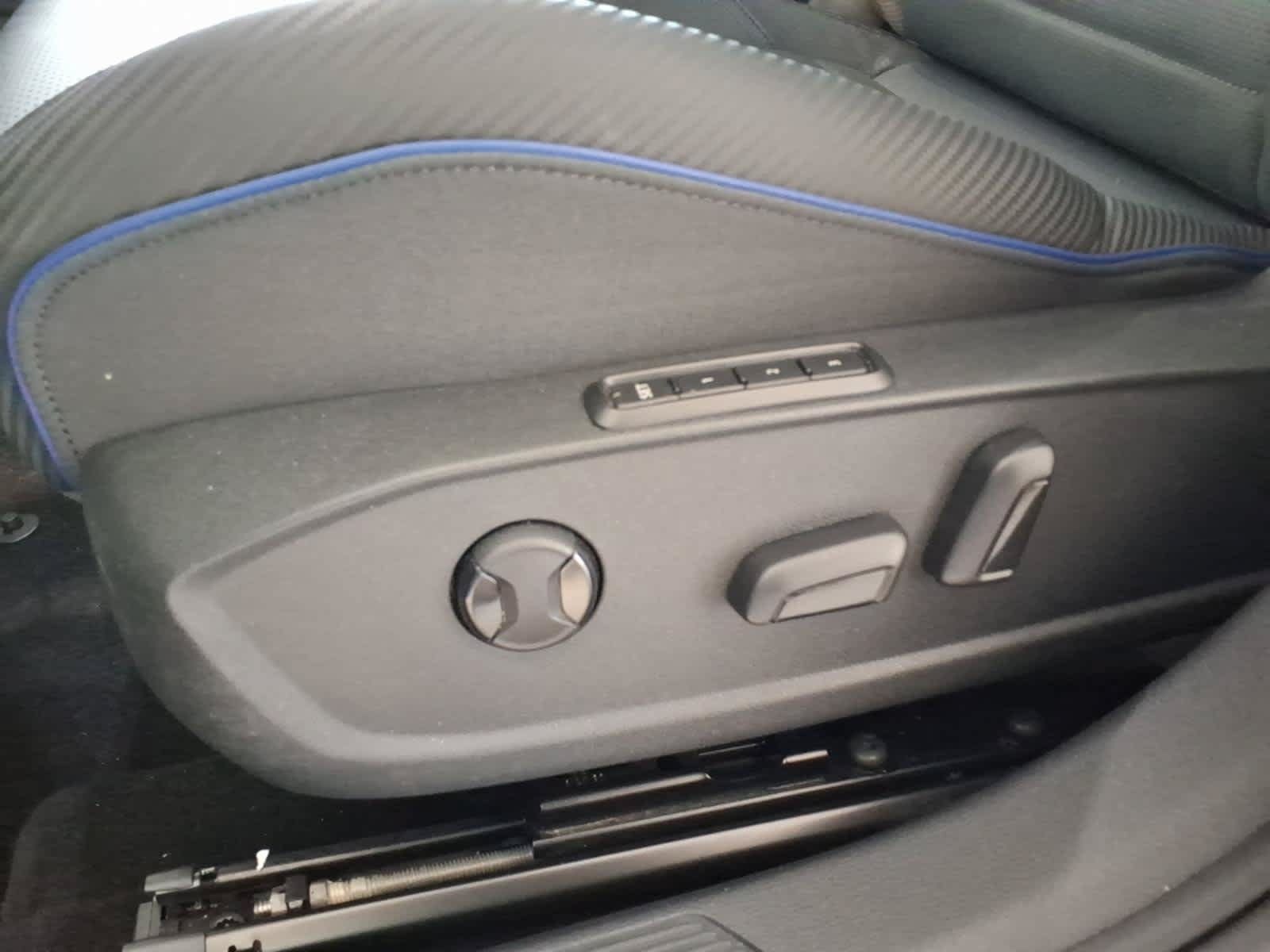 Used 2023 Volkswagen Golf R AWD/4WD image 17