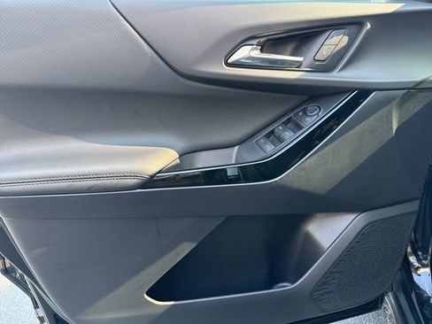 Used 2025 Chevrolet Equinox LT image 9