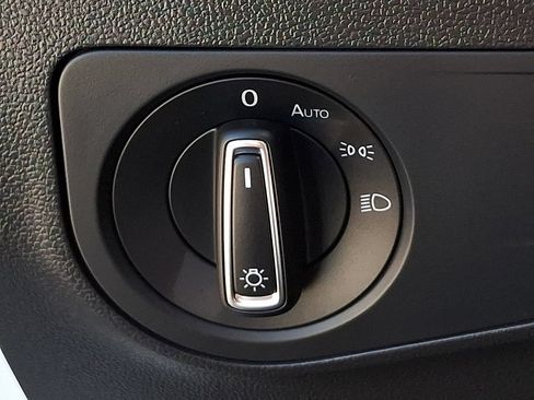Certified 2023 Volkswagen Tiguan SE FWD image 24