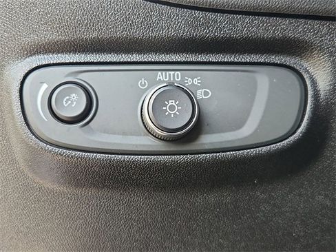 Certified 2019 Chevrolet Equinox LS image 17