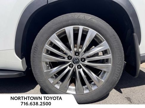 Used 2023 Toyota Highlander Platinum AWD/4WD image 24