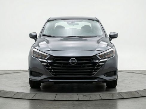 Used 2025 Nissan Versa SV image 2