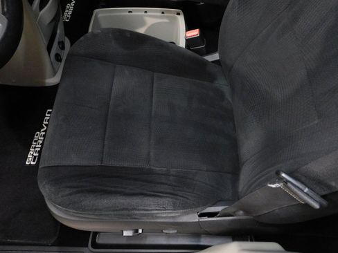 Used 2011 Dodge Grand Caravan SXT image 34