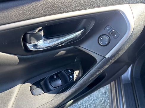 Used 2015 Nissan Altima 2.5 S w/ Power Driver Seat Package FWD image 19