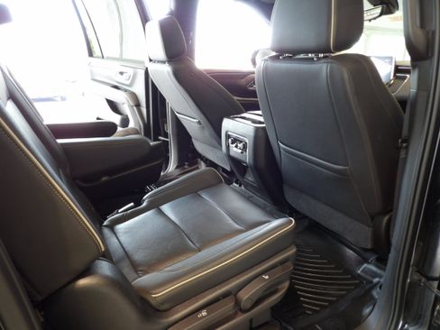 Used 2021 Chevrolet Suburban Premier AWD/4WD image 25