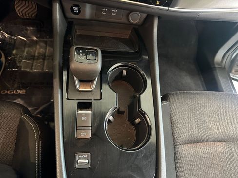 Used 2025 Nissan Rogue SV image 42