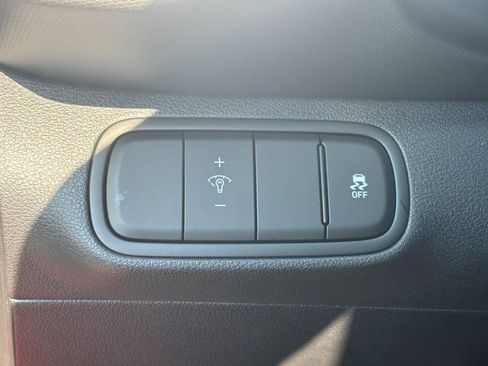 Certified 2025 Hyundai Venue Limited image 11