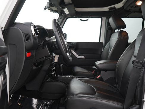 Used 2016 Jeep Wrangler Unlimited Rubicon AWD/4WD image 16