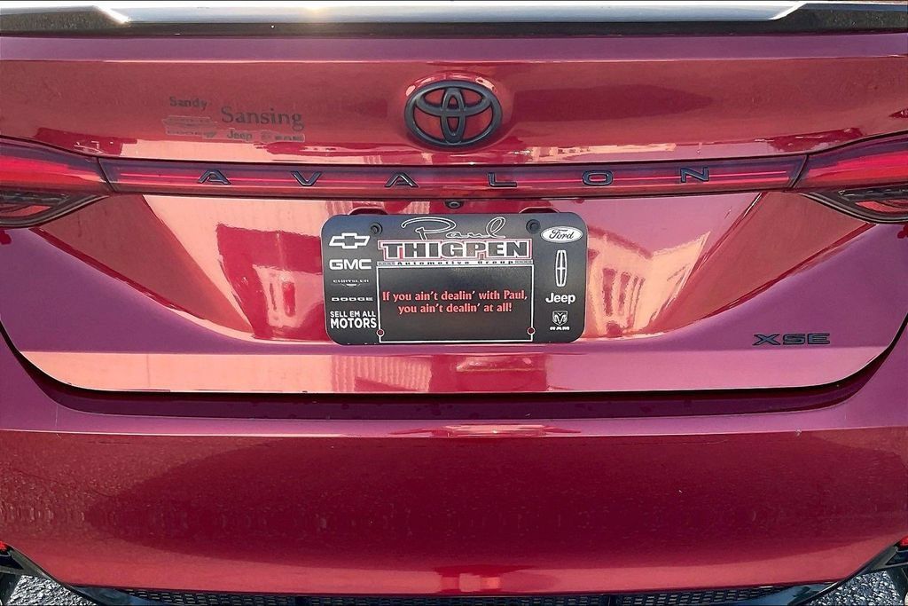 Used 2019 Toyota Avalon XSE FWD image 8
