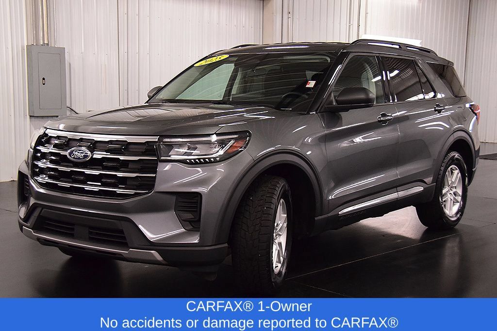 Used 2025 Ford Explorer Active AWD/4WD image 3