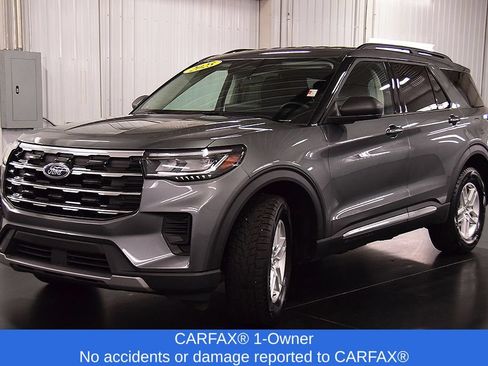 Used 2025 Ford Explorer Active AWD/4WD image 3