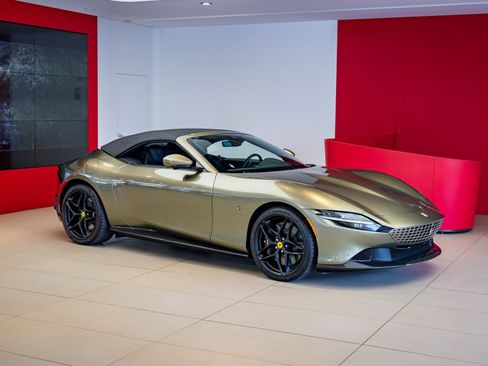 Used 2024 Ferrari Roma Spider image 31