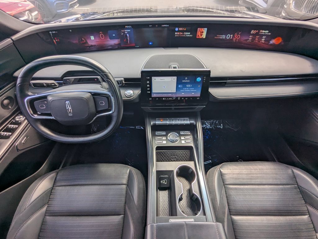 Used 2024 Lincoln Nautilus Reserve w/ Equipment Group 202A AWD/4WD image 2
