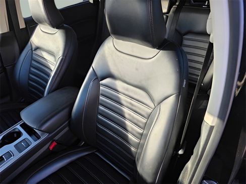 Certified 2023 Ford Edge SEL image 18