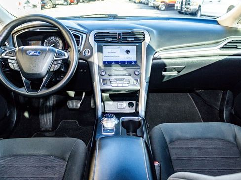 Used 2020 Ford Fusion SE image 12