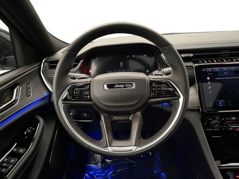 Used 2024 Jeep Grand Cherokee Overland image 12