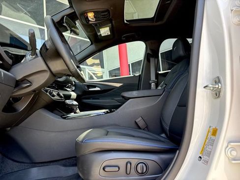 Used 2025 Buick Envista Sport Touring w/ Experience Buick Package FWD image 12
