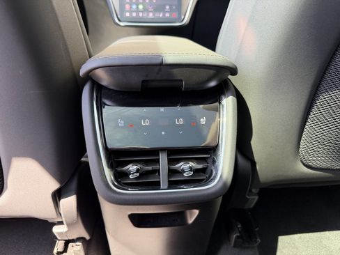 Used 2025 Volvo EX90 Ultra AWD/4WD image 35