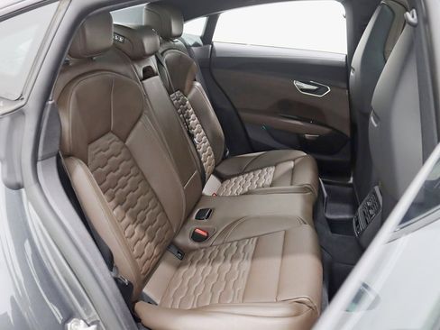 Used 2023 Audi e-tron GT Prestige image 32