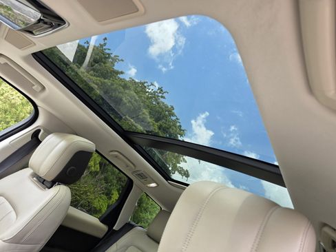 Certified 2022 Land Rover Range Rover Sport HSE Silver Edition image 13