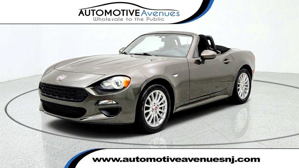 Used 2017 FIAT 124 Spider Classica RWD image 1
