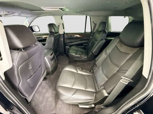Used 2020 Cadillac Escalade Luxury w/ LPO, Radiant Package AWD/4WD image 20