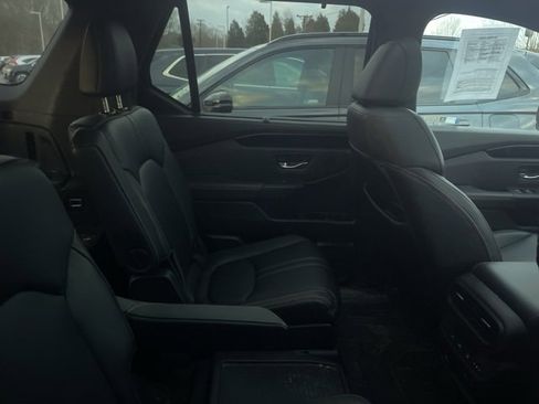 Used 2024 Honda Pilot TrailSport image 5