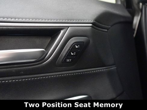 Used 2022 Toyota Venza Limited image 33