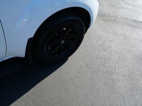 Used 2018 Nissan Frontier SV w/ Value Truck Package AWD/4WD image 32