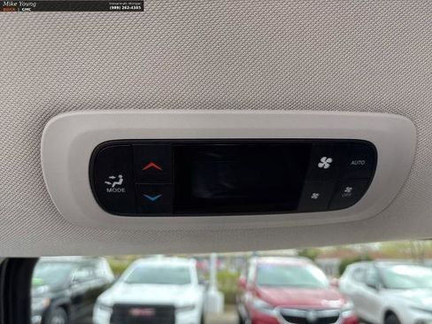 Used 2023 Chrysler Pacifica Touring-L FWD image 15