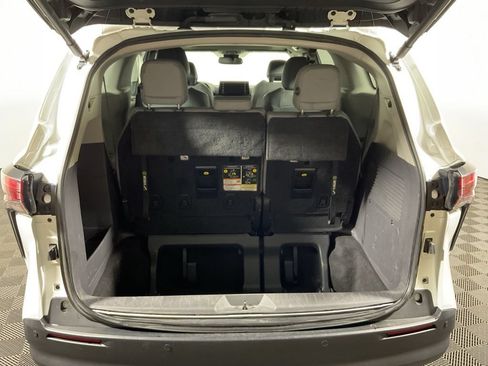 Used 2022 Toyota Sienna XLE FWD image 16