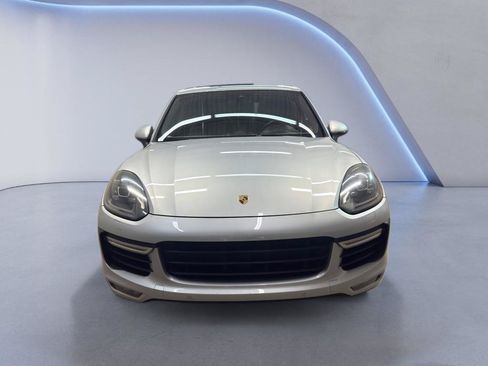 Used 2016 Porsche Cayenne Turbo AWD/4WD image 2