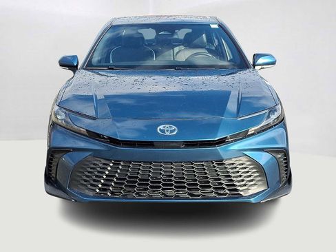 Certified 2025 Toyota Camry SE image 3