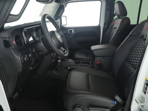 New 2026 Jeep Gladiator Rubicon w/ Safety Group image 22