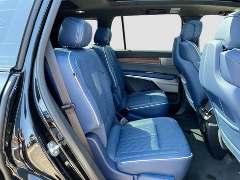New 2026 Cadillac Vistiq Premium Luxury w/ LPO, Floor Liner Package AWD/4WD image 30
