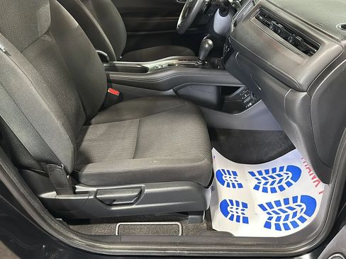 Used 2018 Honda HR-V EX image 16