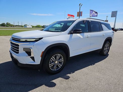 Used 2026 Chevrolet Traverse LT w/ Driver Confidence Package image 2