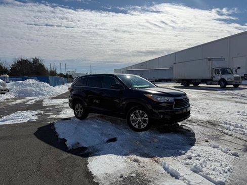 Used 2015 Toyota Highlander Plus image 2