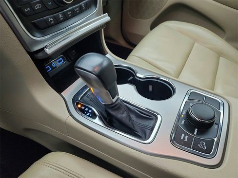 Used 2018 Jeep Grand Cherokee Limited image 18